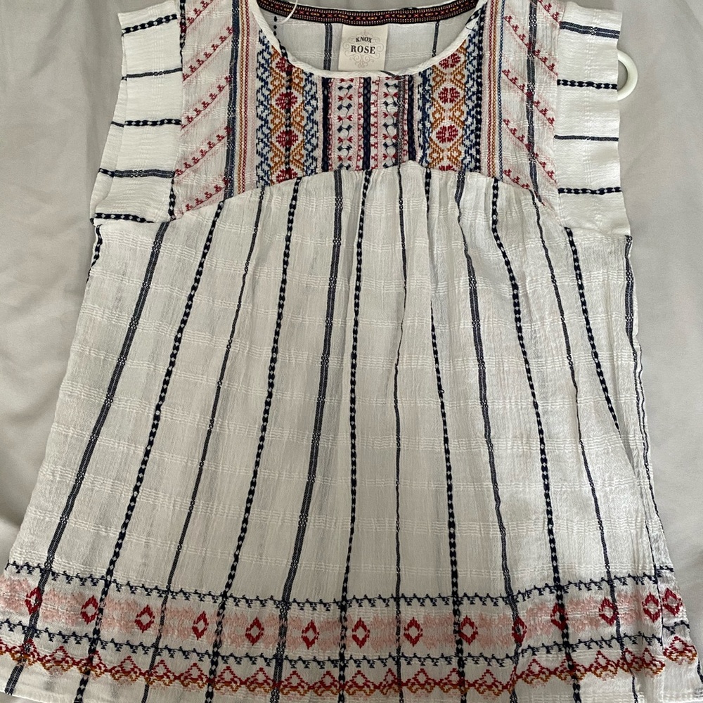 Detailed tank top white striped design